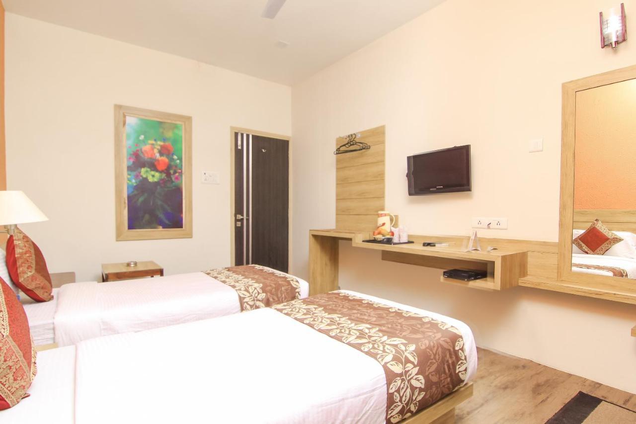 Hotel R B International Varanasi Dış mekan fotoğraf